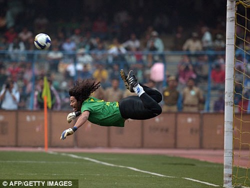 Chân dung 10 thủ môn “dị” nhất làng túc cầu (P1): Rene Higuita