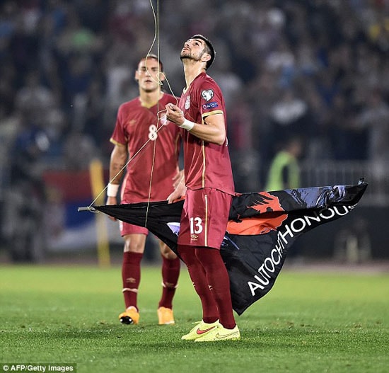 Sốc ở vòng loại Euro 2016: Trận Albania và Serbia bị hủy vì xung đột