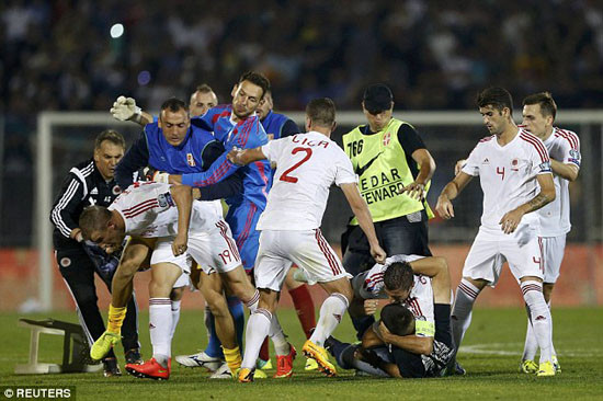 Sốc ở vòng loại Euro 2016: Trận Albania và Serbia bị hủy vì xung đột