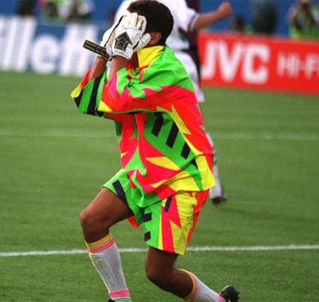 Chân dung 10 thủ môn “dị” nhất làng túc cầu (P2): Jorge Campos