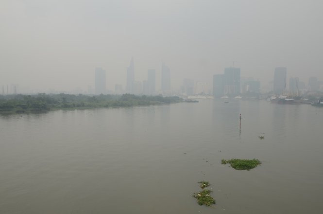 Thành phố Hồ Chí Minh: Sương mù và khói bụi bao trùm nhiều khu vực