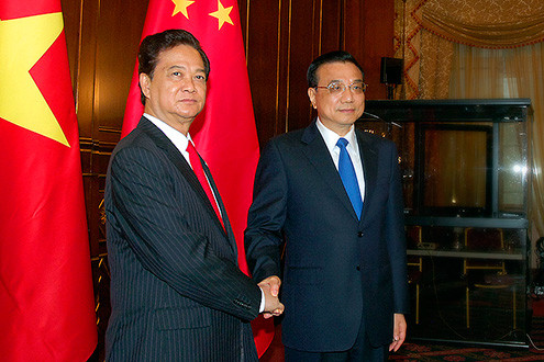 Thủ tướng Việt – Trung gặp mặt, đề cập an ninh Biển Đông