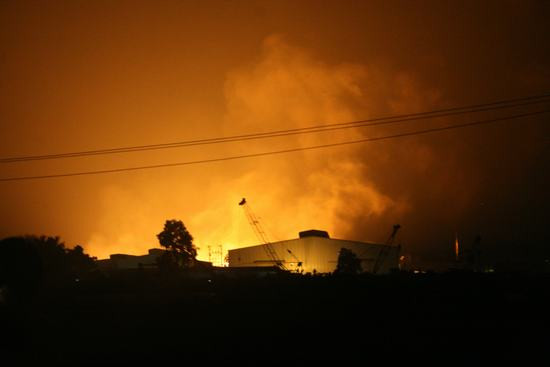Cháy suốt đêm: Khu công nghiệp Quang Minh chìm trong biển lửa