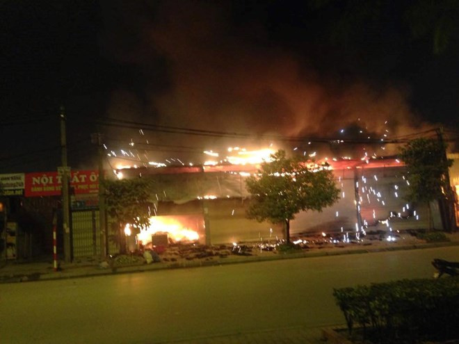 Hà Nội: Điều tra nguyên nhân hai vụ cháy lớn