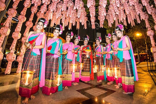 Dự lễ hội Loy Krathong lung linh tại đất nước chùa tháp 