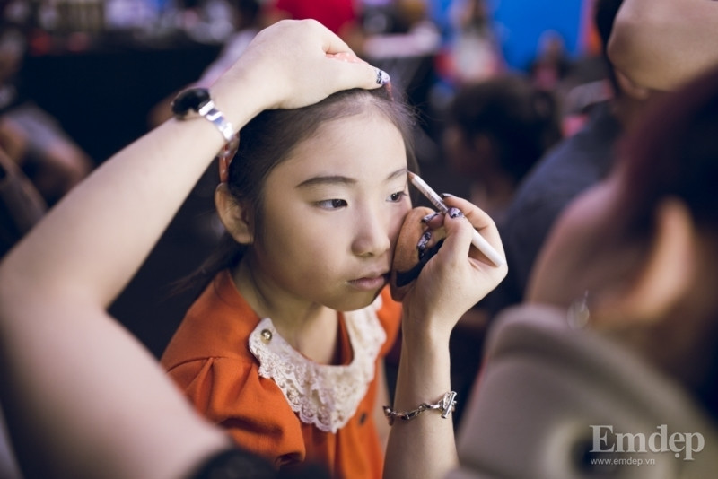 Gương mặt thân quen nhí 2014: Uyên Nhi hóa thân vào vai giám khảo Mỹ Linh