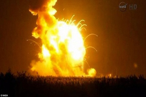 Tên lửa Nasa nổ tung sau khi rời bệ phóng sáu giây