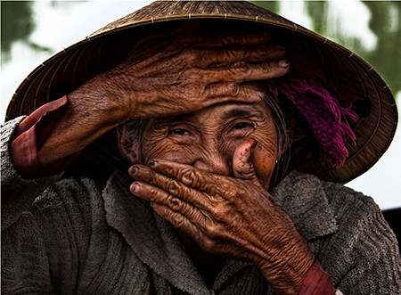 Hình ảnh chân thực của người Việt Nam trên báo nước ngoài