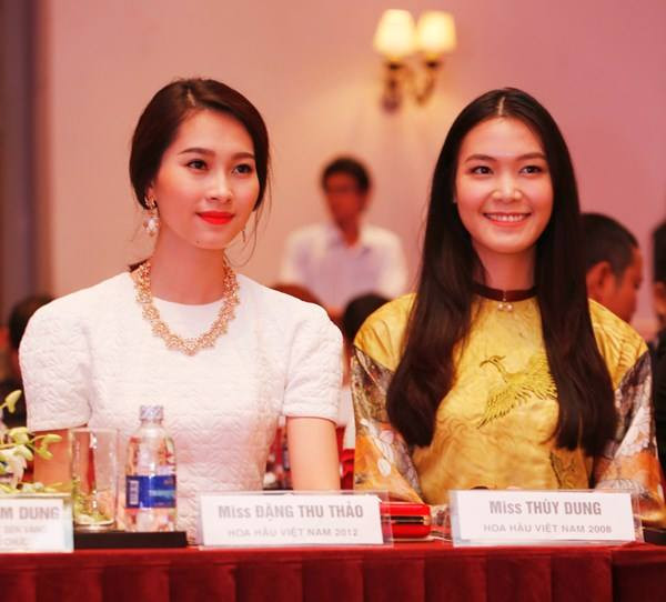 Hoa hậu Đặng Thu Thảo và Trần Thị Thùy Dung làm khách mời của Hoa hậu Việt Nam 2014