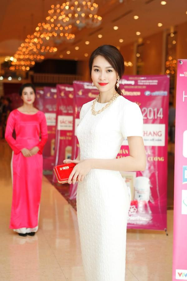 Hoa hậu Đặng Thu Thảo và Trần Thị Thùy Dung làm khách mời của Hoa hậu Việt Nam 2014