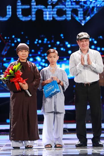 Phi Nhung giành giải Bài hát được yêu thích nhất tháng 10