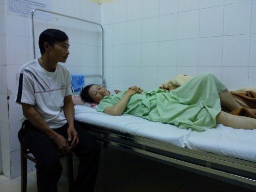 Lâm Đồng: Bức xúc vì sản phụ bị cắt tử cung, trẻ sơ sinh tử vong