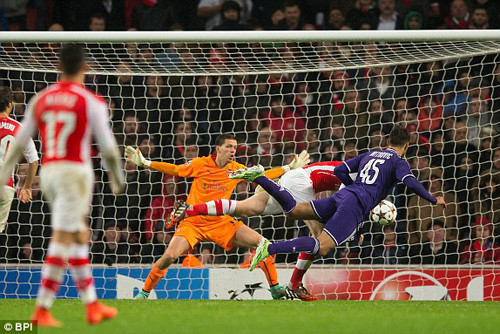 Arsenal 3– 3 Anderlecht: Cơn địa chấn trên sân Emirates