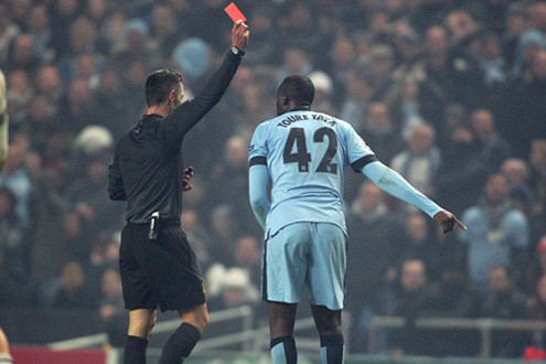 Nhận thẻ đỏ, Yaya Toure xin lỗi người hâm mộ thành Manchester