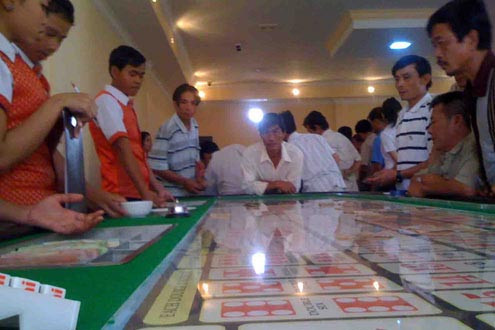 Thiên đường cờ bạc ở Campuchia thật đặc biệt với những khu đánh bạc lớn, sôi động và hiện đại. Thật tuyệt vời khi được tham gia vào không gian choáng ngợp và chứng kiến những cơ hội đánh bạc lớn. Với sự nỗ lực của các quản lý, đây thực sự là một thiên đường cờ bạc cho người chơi.