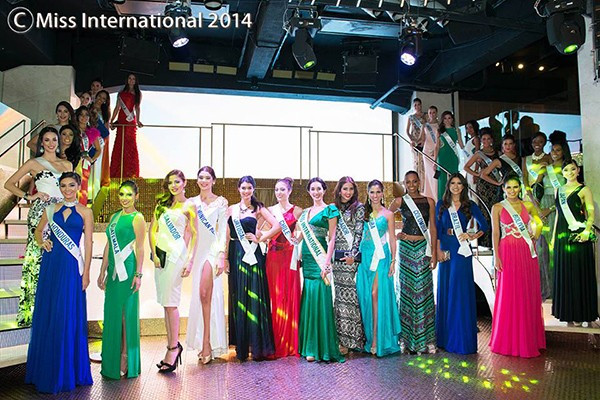 Tranh thêu của Hoa hậu Đặng Thu Thảo bán đấu giá cao nhất tại Miss International