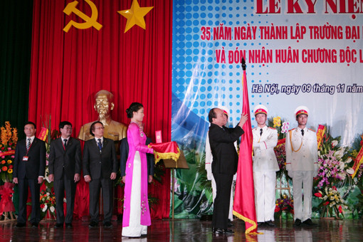 Phó Thủ tướng Nguyễn Xuân Phúc dự Lễ kỷ niệm 35 năm Ngày thành lập Trường ĐH Luật Hà Nội