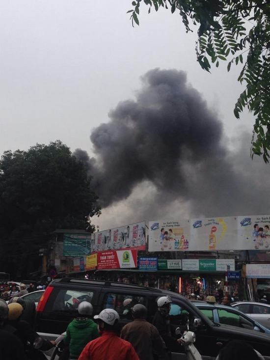 Hà Nội: Đám cháy thiêu rụi một cửa hàng trên đường Đê La Thành