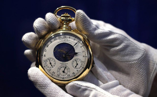 Đồng hồ cổ Patek Philippe được bán với giá kỷ lục 21,3 triệu USD