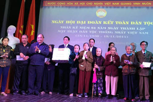 Phó Thủ tướng Nguyễn Xuân Phúc dự Ngày hội đại đoàn kết toàn dân tộc