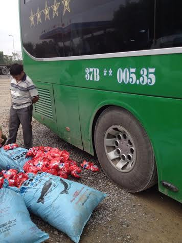 Nghệ An: Bắt giữ xe khách vận chuyển 240kg bột giặt giả