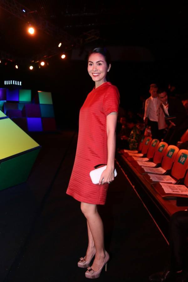 Dàn sao Việt khoe sắc trên thảm đỏ Elle Fashion show xuân hè 2015
