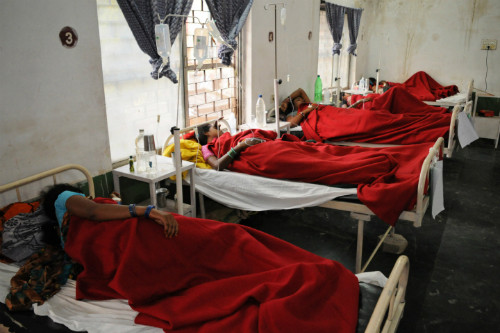 Ấn Độ: Bắt giam bác sĩ triệt sản khiến hàng chục phụ nữ tử vong