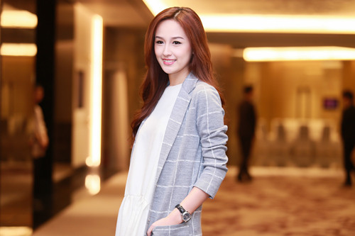 Ha Ji Won rạng rỡ tham dự các chương trình từ thiện tại Hà Nội