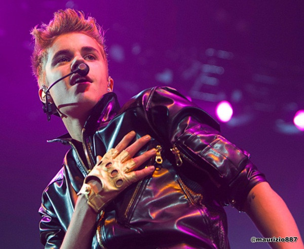 Justin Bieber  bị tòa triệu tập vì hành hung một nhiếp ảnh tại hộp đêm