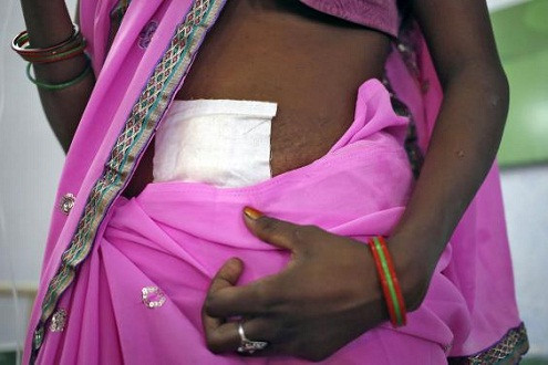Vụ triệt sản ở Ấn Độ khiến 13 phụ nữ thiệt mạng: Cảnh sát điều tra nhà máy sản xuất thuốc nhiễm độc