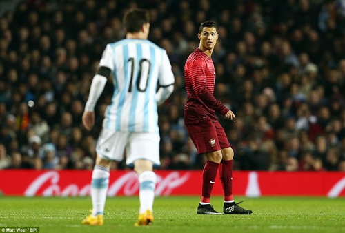 Ronaldo và Messi trên sân Old Trafford:  Kẻ thù hay bạn bè?