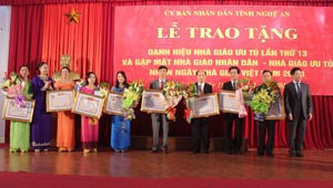 Nghệ An: Trao tặng danh hiệu nhà giáo ưu tú cho 10 nhà giáo
