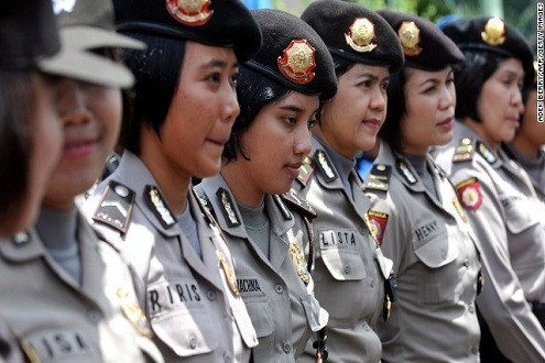 Indonesia: Tuyển nữ cảnh sát phải còn trinh tiết