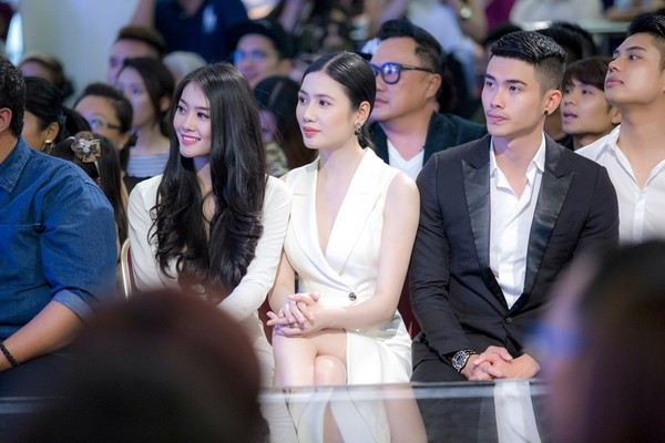 Ngọc Trinh nổi bật trên ghế nóng tại Chung kết siêu mẫu Malaysia
