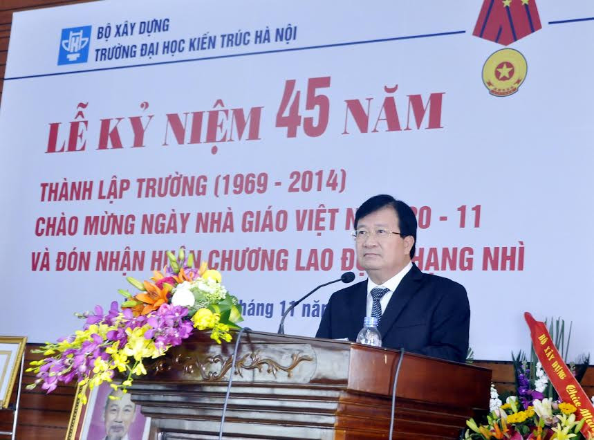 Đại học Kiến trúc Hà Nội đón nhận Huân chương Lao động hạng Nhì