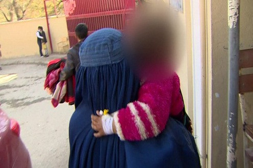 Afghanistan: Bé gái 3 tuổi bị hiếp dâm và hành trình đòi công lý của người cha