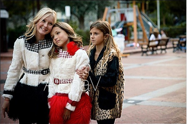 Nữ thiết kế 9 tuổi và BST áo lông thú sành điệu