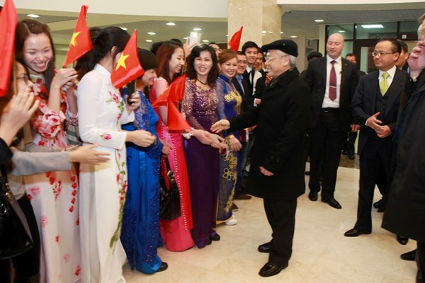 Tổng Bí thư gặp mặt cán bộ ĐSQ và bà con cộng đồng người Việt tại Nga