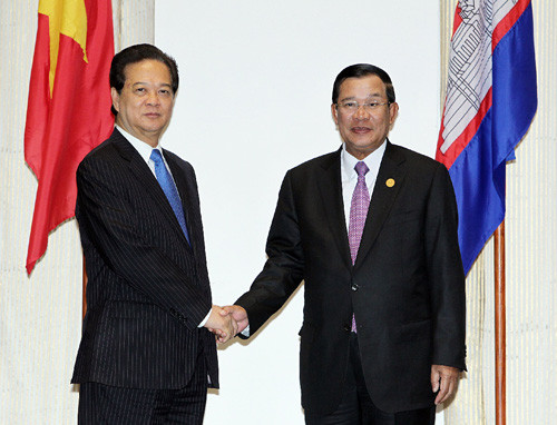 Thủ tướng Chính phủ Nguyễn Tấn Dũng gặp Thủ tướng Lào và Campuchia