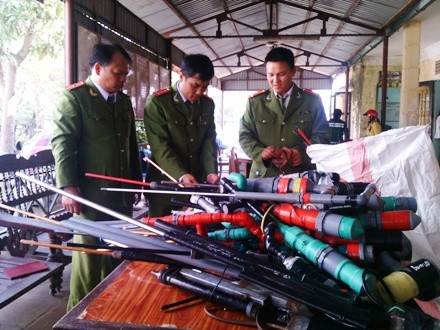 Thanh Hóa: Thu giữ hàng chục khẩu súng cồn tự chế nguy hiểm