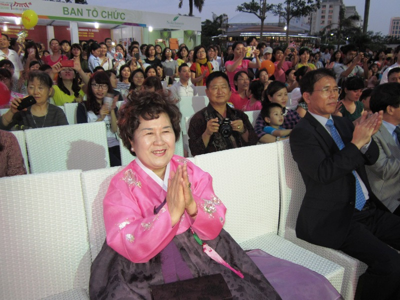 Phu nhân Đại sứ đặc mệnh toàn quyền Hàn Quốc tại Việt Nam: “Tôi thích bún chả”