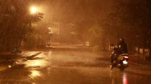 Bình Định, Phú Yên gồng mình trong bão
