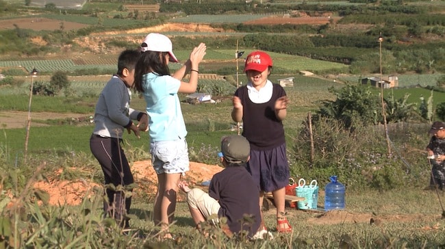 Ấm áp bữa cơm tối trên đỉnh Lang - Biang Đà Lạt của 4 gia đình 