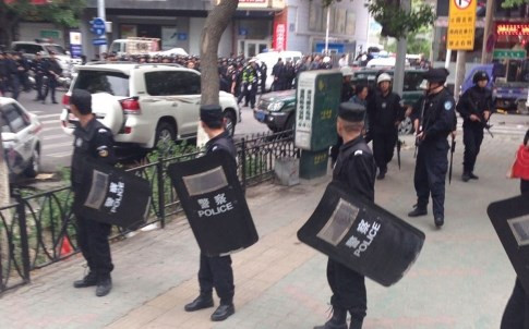 Đánh bom khủng bố Tân Cương, gần 30 người thương vong