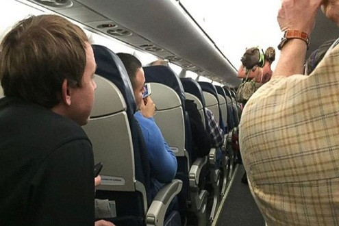 Bị buộc phải xuống máy bay khi mang theo lợn 