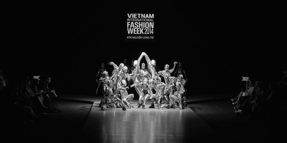 Chiêm ngưỡng bộ BST của NKT Nguyễn Công Trí tại Vietnam International Fashion Week