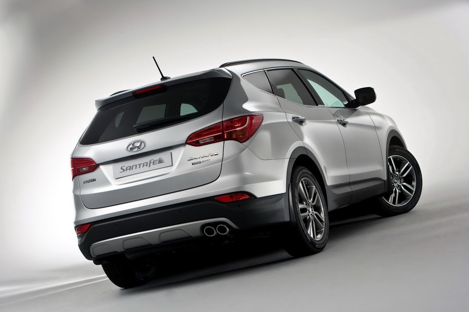 Hyundai Santa Fe lắp ráp nội địa ra mắt thị trường với giá 1,13 tỷ đồng