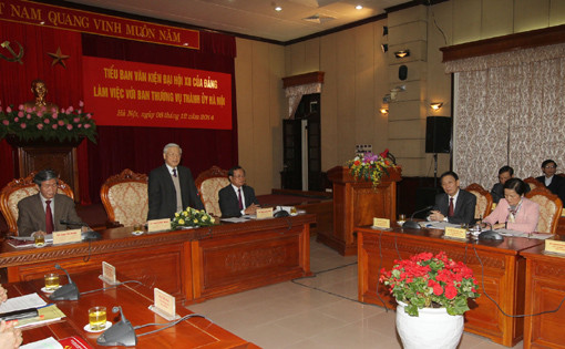 Tiểu ban Văn kiện Đại hội XII của Đảng làm việc với Ban Thường vụ Thành ủy Hà Nội