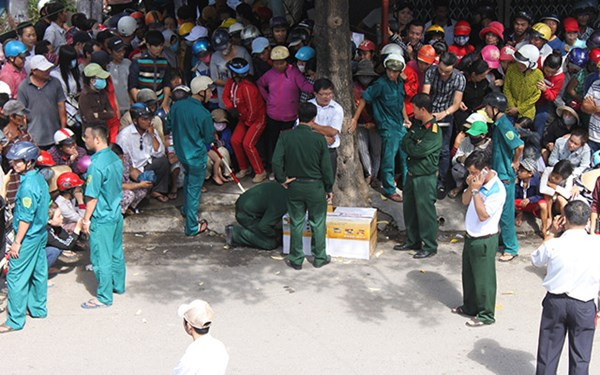 Bí ẩn chiếc quách đỏ làm náo loạn đường phố tại Nha Trang