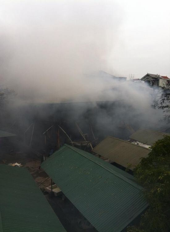 Hà Nội: Cháy lớn ở chợ Nhật Tân